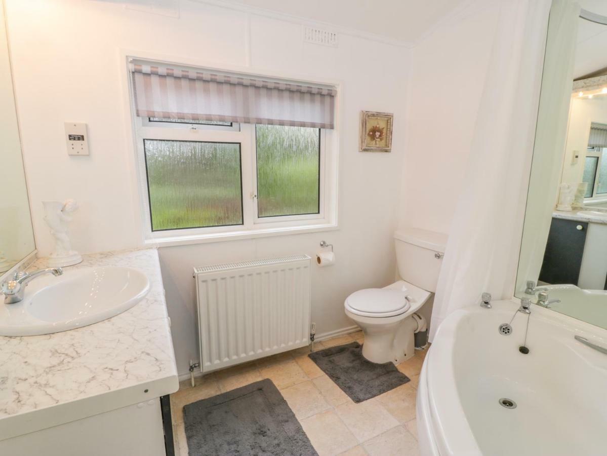 Caban Y Felin Villa Holyhead Ngoại thất bức ảnh